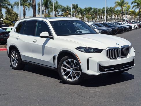 Used 2024 BMW X5 xDrive40i w/ Parking Assistance Package AWD/4WD image 2
