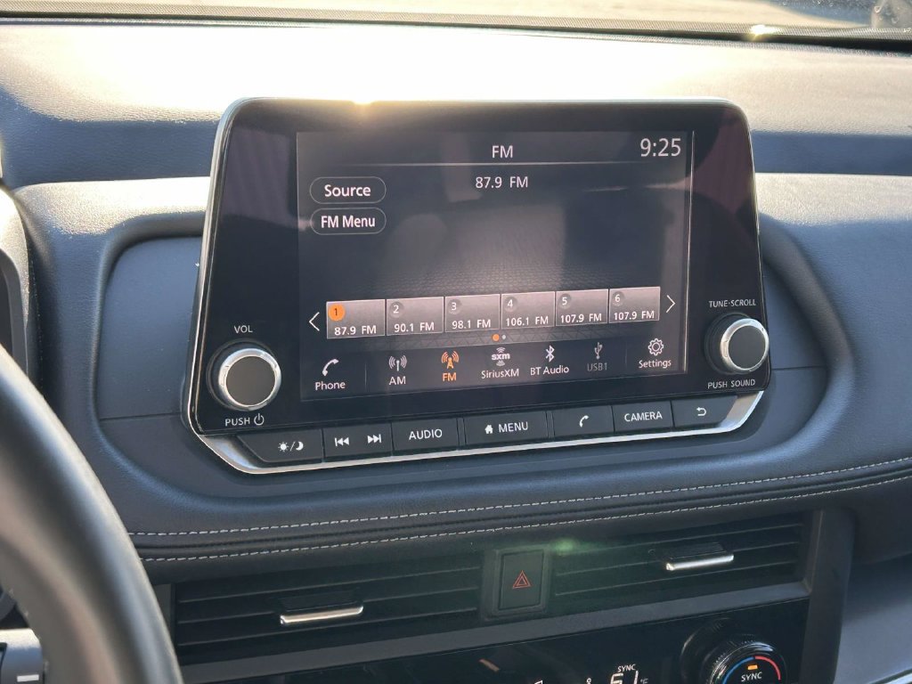 Used 2025 Nissan Rogue SV AWD/4WD image 19