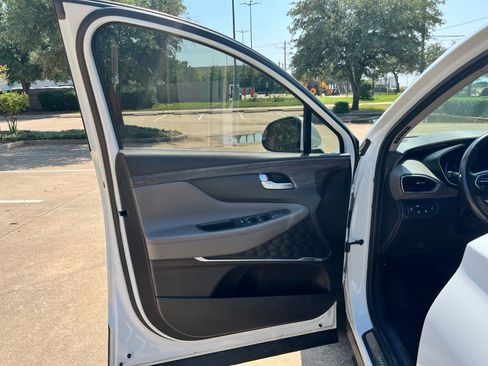 Used 2019 Hyundai Santa Fe Limited image 8