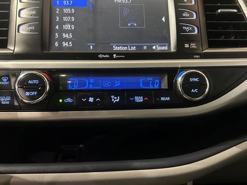 Used 2015 Toyota Highlander XLE image 28