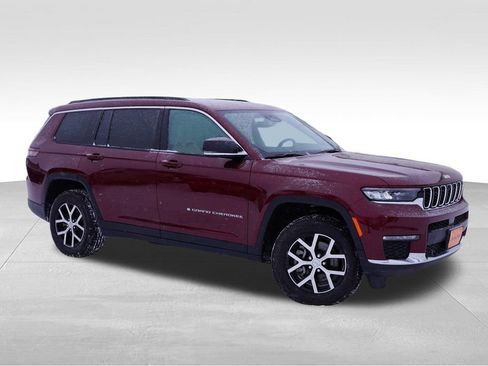 Certified 2024 Jeep Grand Cherokee L Limited w/ Luxury Tech Group II image 3