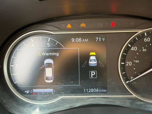 Used 2020 Nissan Versa SR FWD image 21
