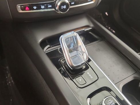 Used 2022 Volvo XC60 B6 Inscription w/ Advanced Package image 30