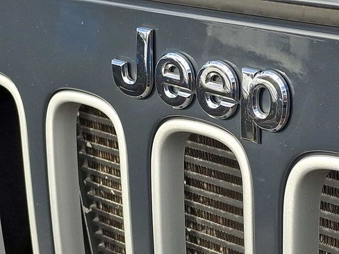 Used 2016 Jeep Wrangler Unlimited Sahara w/ Connectivity Group AWD/4WD image 30
