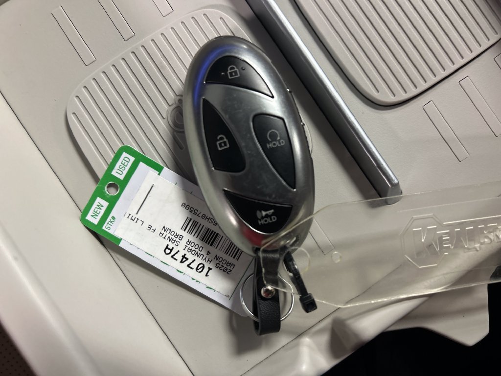 Used 2025 Hyundai Santa Fe Limited FWD image 20
