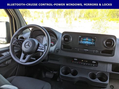 Used 2024 Mercedes-Benz Sprinter 2500 image 11