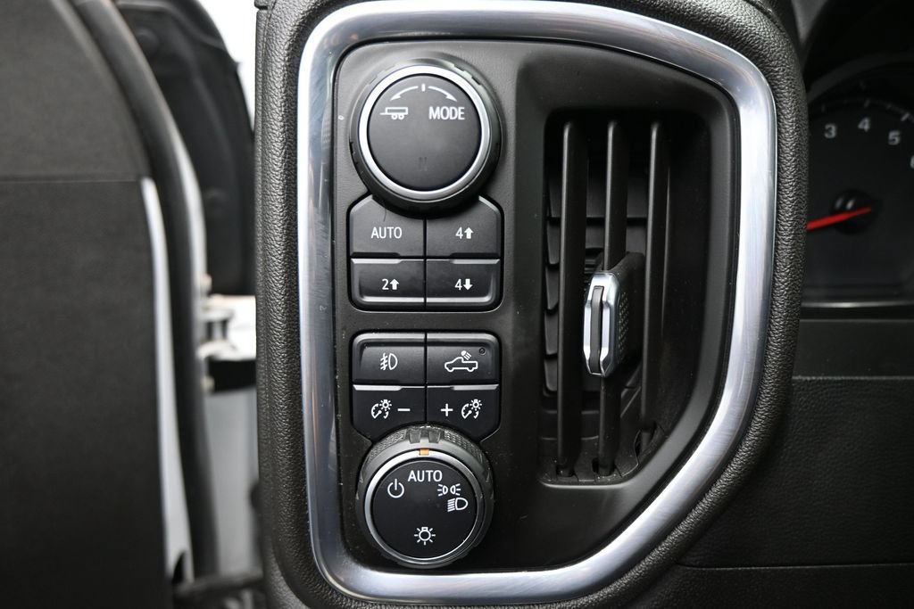 Used 2022 Chevrolet Silverado 1500 RST w/ LPO, Blackout Package AWD/4WD image 12