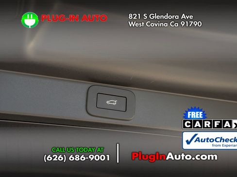 Used 2025 Land Rover Range Rover SV image 17