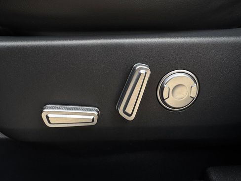 Used 2024 Lincoln Nautilus Premier w/ Equipment Group 102A image 25