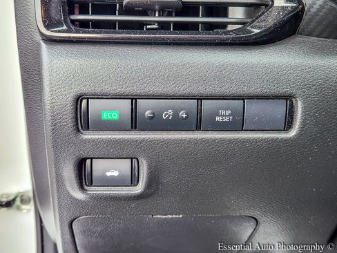 Used 2024 Nissan Sentra SV FWD image 13