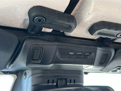 Used 2025 Jeep Wrangler Unlimited Sahara image 26