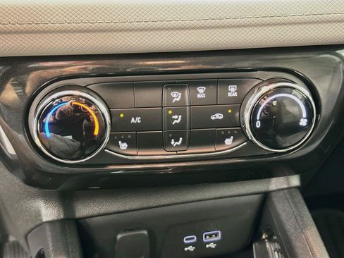 Used 2024 Chevrolet TrailBlazer LT w/ LT Cold Weather Package FWD image 9