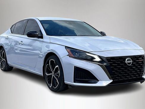 Used 2023 Nissan Altima 2.5 SR FWD image 1