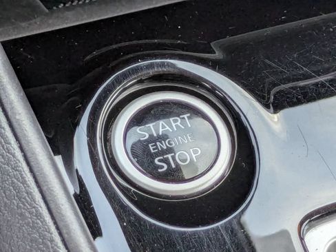 Used 2024 Nissan Versa SR FWD image 30