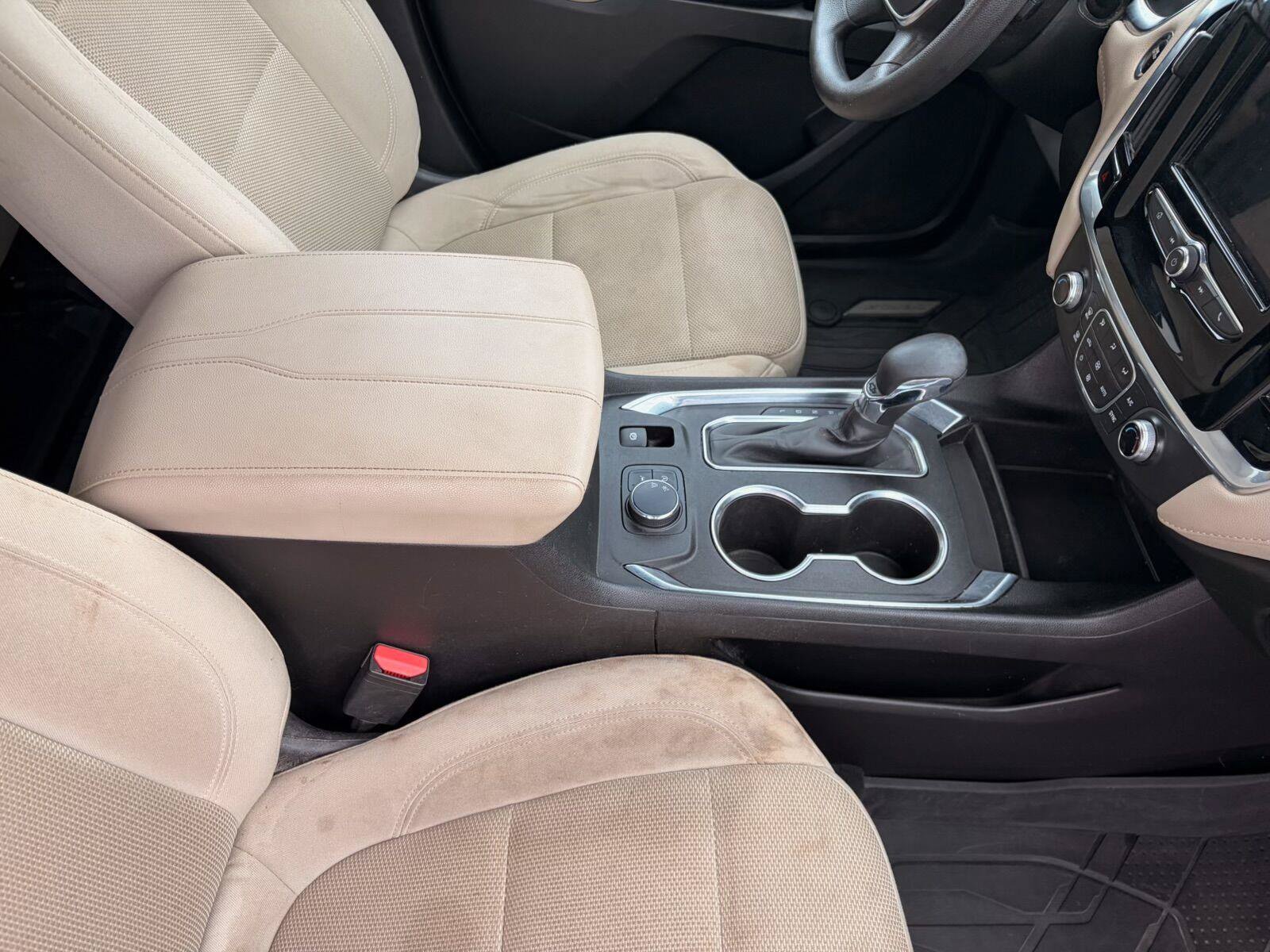 Used 2022 Chevrolet Traverse LS FWD image 22