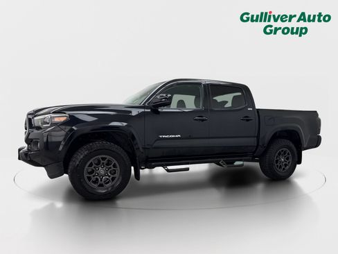 Used 2018 Toyota Tacoma SR5 AWD/4WD image 2
