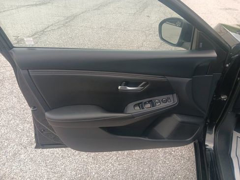 Used 2025 Nissan Sentra SV FWD image 11