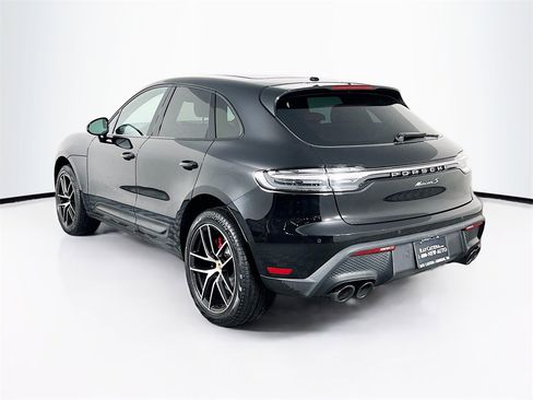 Certified 2022 Porsche Macan S image 3