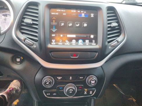 Used 2018 Jeep Cherokee Latitude Plus image 20