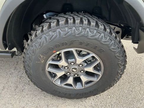 New 2025 Ford Bronco Badlands image 5