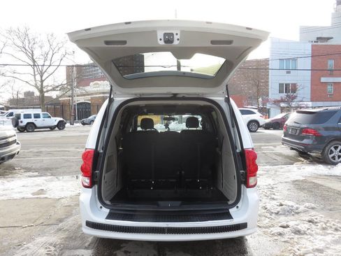 Used 2015 Dodge Grand Caravan SE image 22
