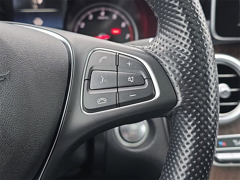 Used 2019 Mercedes-Benz GLC 300 4MATIC image 21