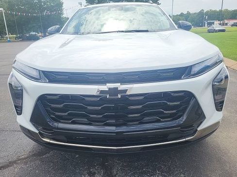New 2026 Chevrolet Trax ACTIV w/ Sunroof Package FWD image 6