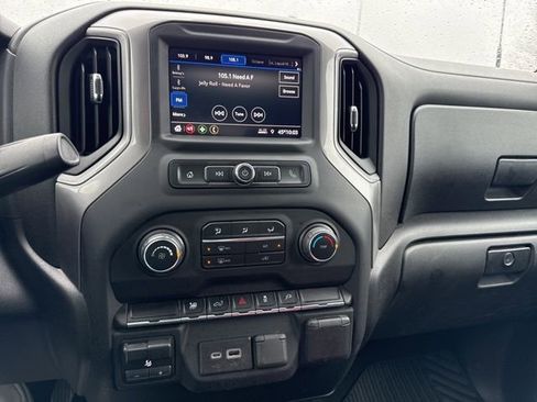 Used 2021 Chevrolet Silverado 2500 Custom w/ Custom Value Package image 3