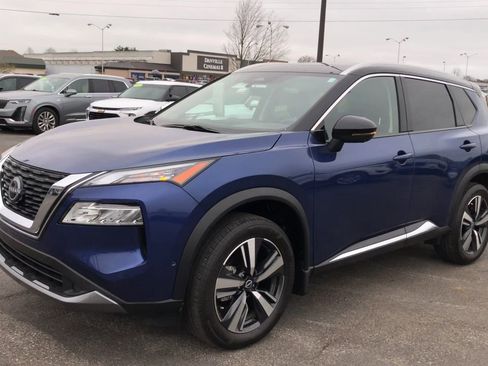 Used 2023 Nissan Rogue SL w/ SL Premium Package image 5