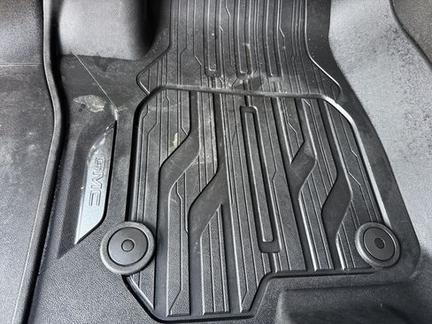 Used 2025 GMC Yukon Denali Ultimate w/ LPO, Floor Liner Package AWD/4WD image 17