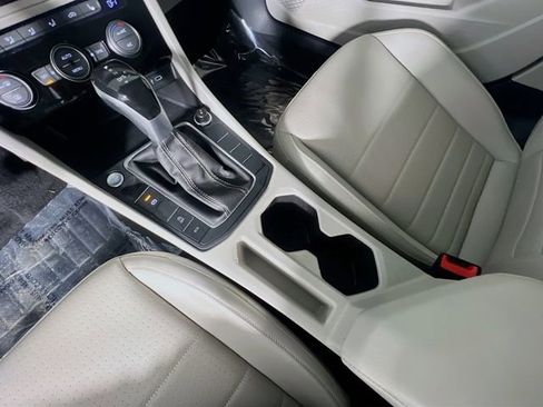 Used 2023 Volkswagen Jetta SE w/ Panoramic Sunroof Package image 25