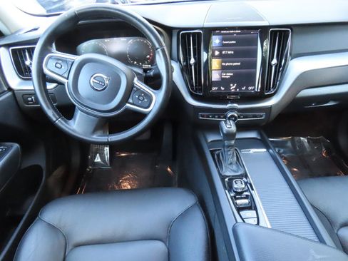 Used 2019 Volvo XC60 T6 Momentum w/ Multimedia Package AWD/4WD image 13