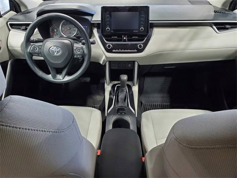 Used 2022 Toyota Corolla Cross L image 21