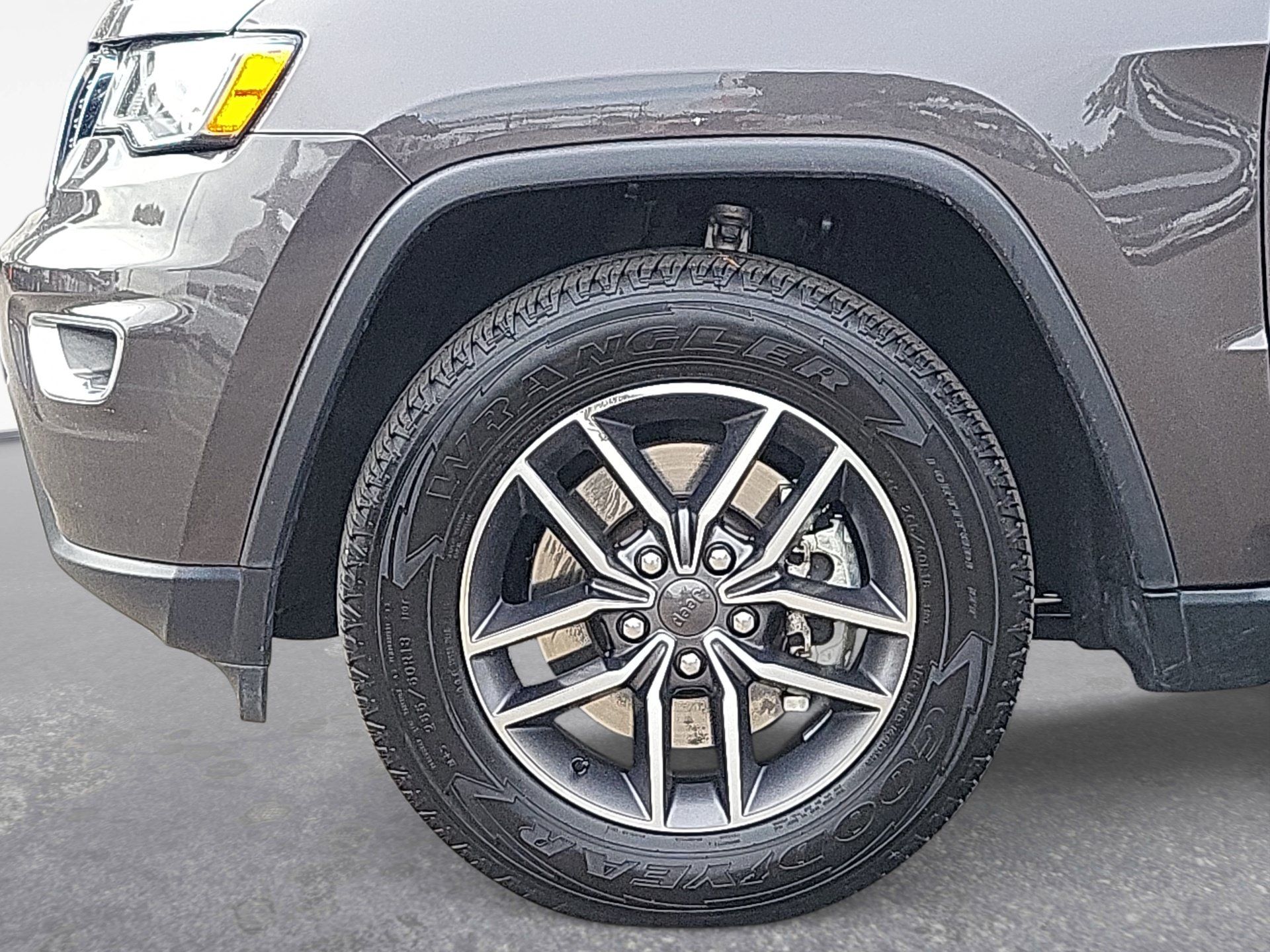 Used 2021 Jeep Grand Cherokee Limited AWD/4WD image 17