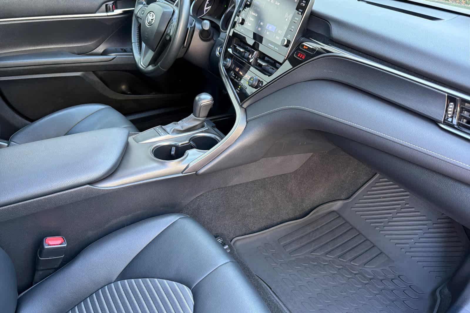 Used 2023 Toyota Camry SE w/ Audio Upgrade Package FWD image 16