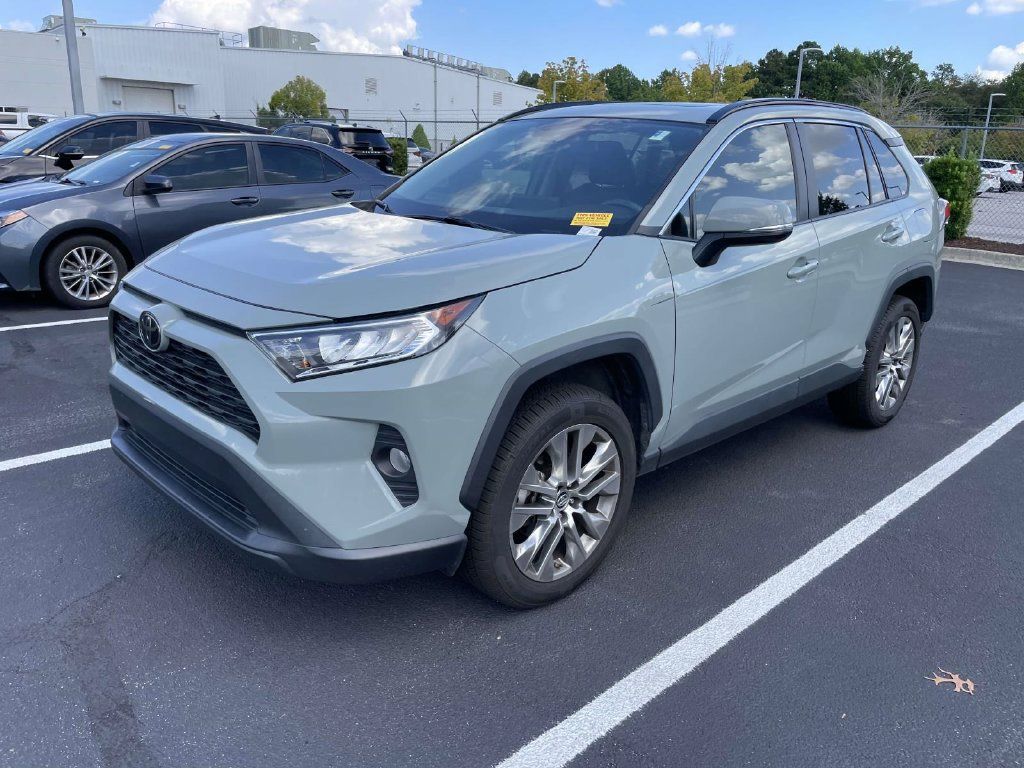 Used 2019 Toyota RAV4 XLE Premium w/ Cold Weather Package FWD image 4