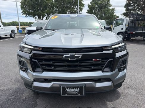 Used 2024 Chevrolet Colorado Z71 w/ Z71 Convenience Package 2 AWD/4WD image 3