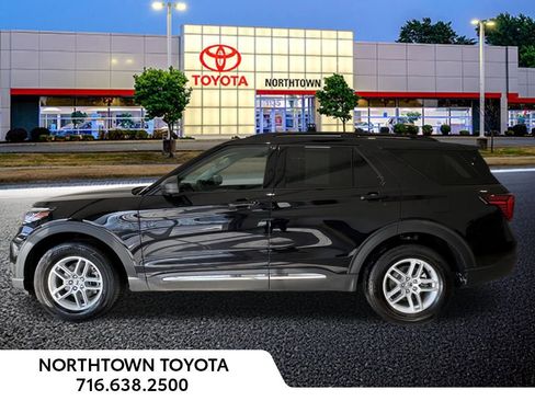 Used 2025 Ford Explorer Active image 2