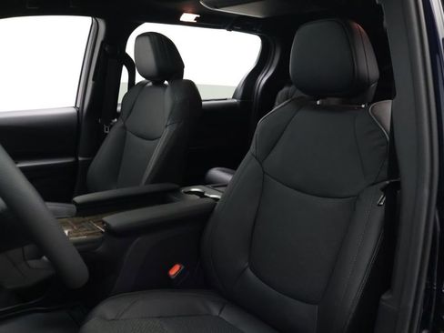 Certified 2025 Toyota Sienna Platinum image 13