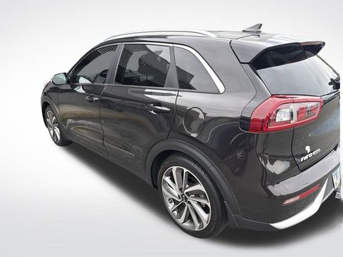 Used 2017 Kia Niro Touring w/ Advanced Technology Package FWD image 2