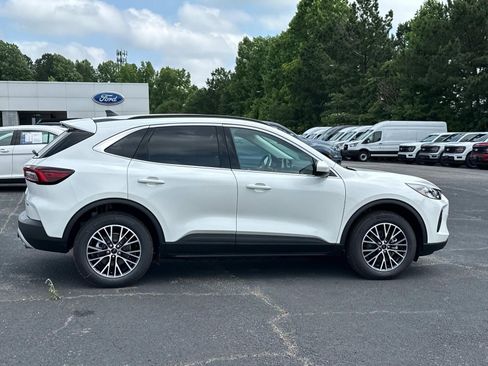 New 2025 Ford Escape SE w/ Class II Trailer Tow Package image 40