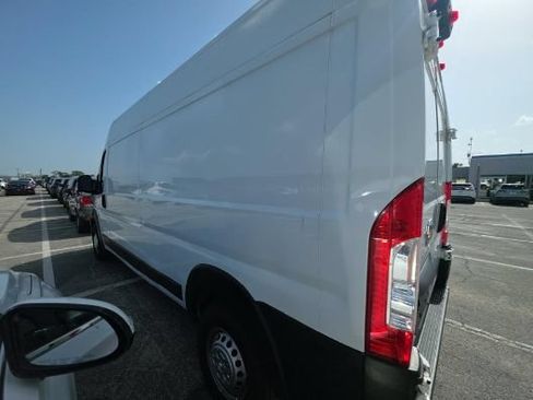Used 2025 RAM ProMaster 2500 w/ Convenience Group FWD image 3