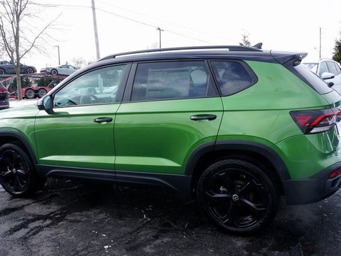 New 2026 Volkswagen Taos SE image 6