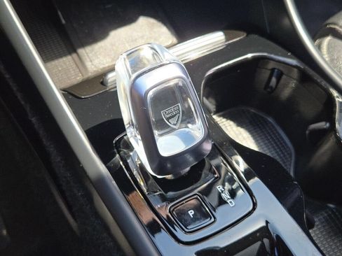 Used 2024 Volvo XC40 B5 Plus AWD/4WD image 33