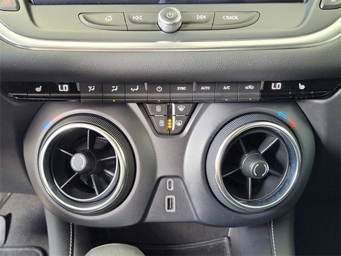 Used 2025 Chevrolet Blazer LT image 21