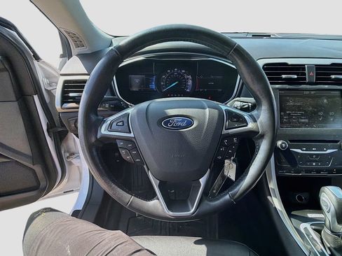 Used 2015 Ford Fusion SE w/ Equipment Group 202A FWD image 11