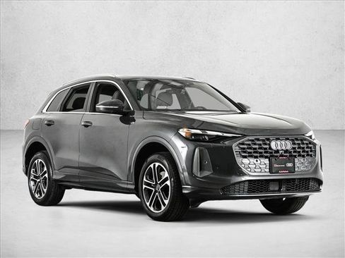 Certified 2025 Audi Q5 Premium w/ Convenience Package AWD/4WD image 3