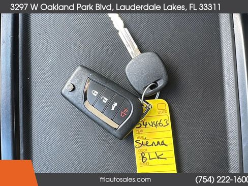 Used 2014 Toyota Sienna SE FWD image 54