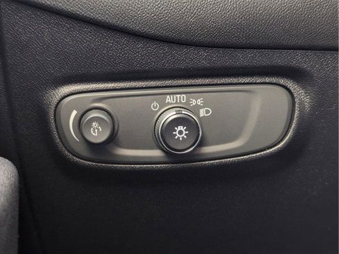 Used 2018 Chevrolet Equinox LS image 28