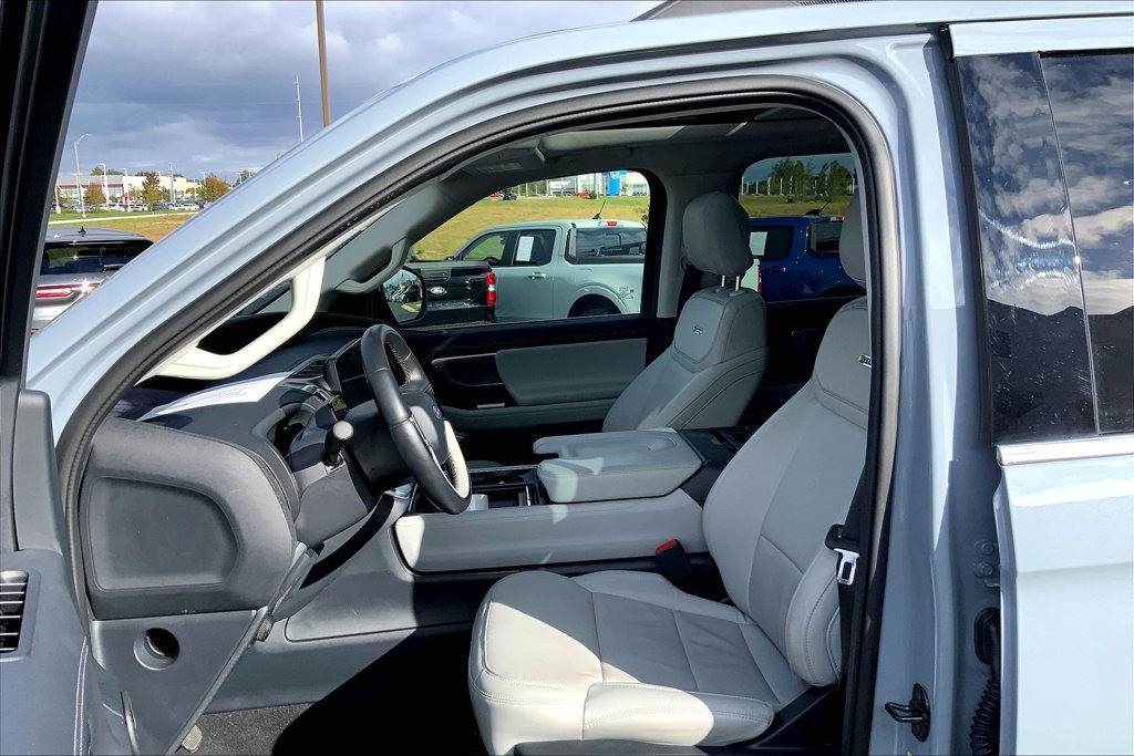 Used 2025 Ford Expedition Max Platinum w/ Driver's Package AWD/4WD image 9